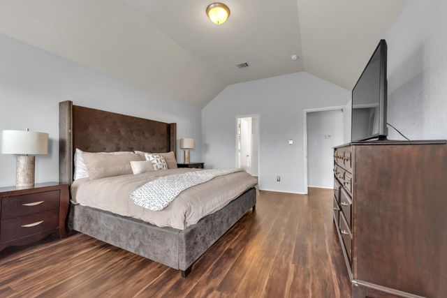 513 Crescent Creek Lane, Fort Worth, TX 76140