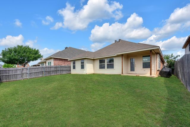 513 Crescent Creek Lane, Fort Worth, TX 76140