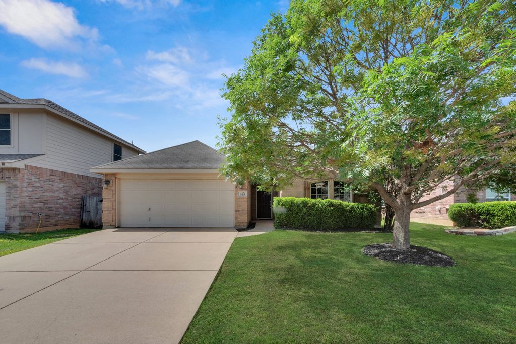 513 Crescent Creek Lane, Fort Worth, TX 76140