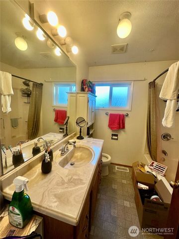 11204 122nd Street E, Puyallup, WA 98374