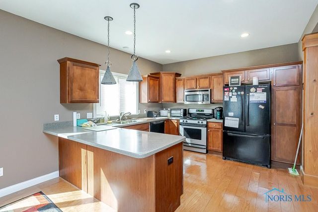 3203 Rivers Edge Drive, Perrysburg, OH 43551