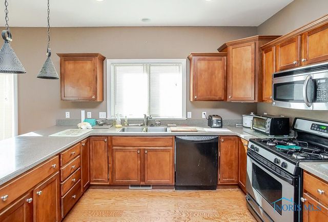 3203 Rivers Edge Drive, Perrysburg, OH 43551