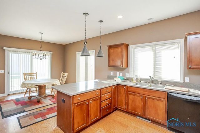 3203 Rivers Edge Drive, Perrysburg, OH 43551