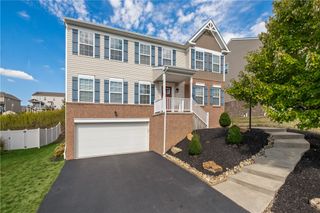 426 Patriot Dr, Collier Twp, PA 15106
