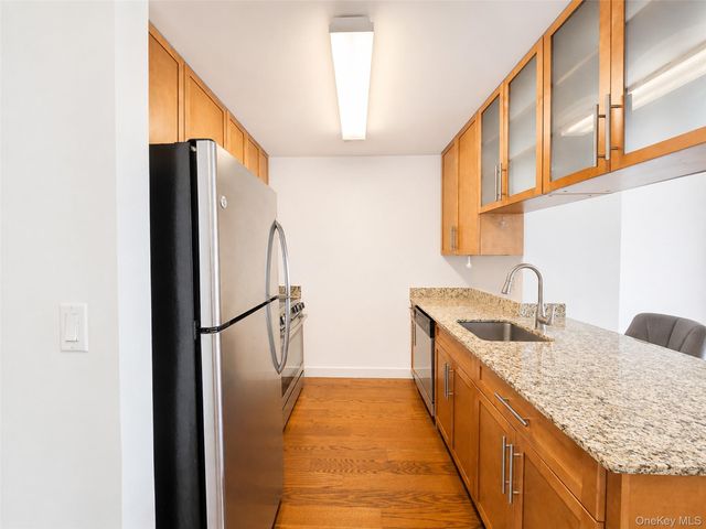 4022 College Point Boulevard 9P, Flushing, NY 11354
