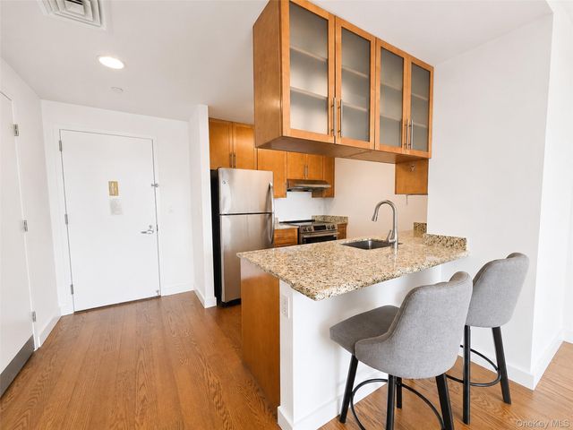 4022 College Point Boulevard 9P, Flushing, NY 11354