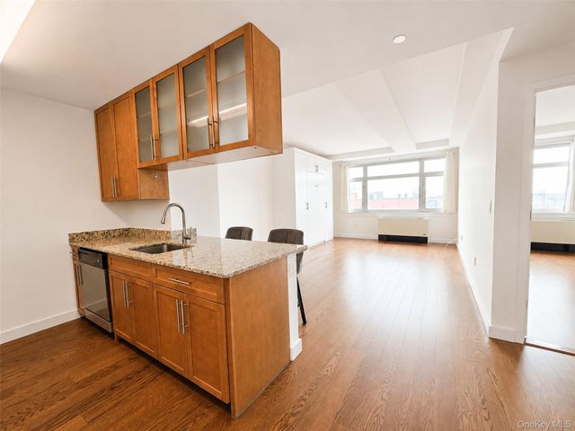 4022 College Point Boulevard 9P, Flushing, NY 11354