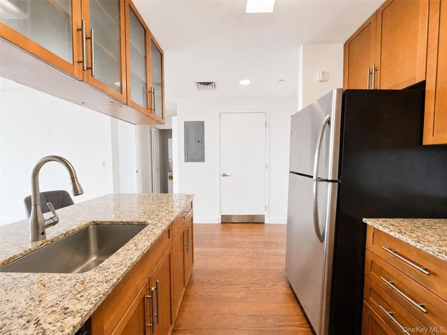 4022 College Point Boulevard 9P, Flushing, NY 11354