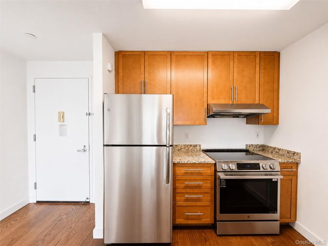 4022 College Point Boulevard 9P, Flushing, NY 11354