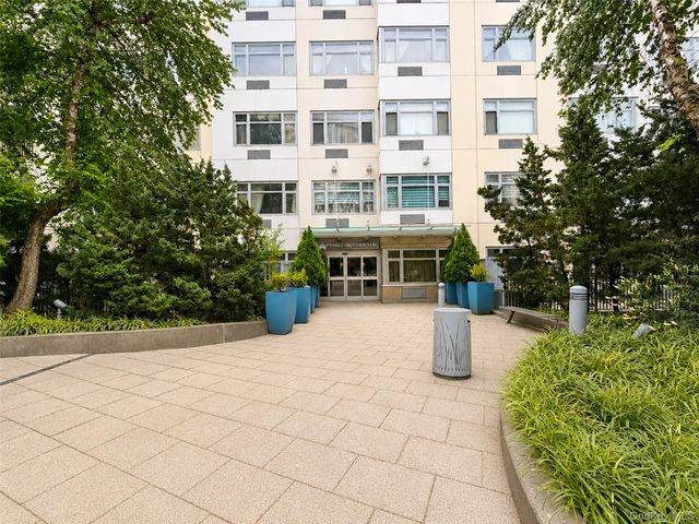 4022 College Point Boulevard 9P, Flushing, NY 11354