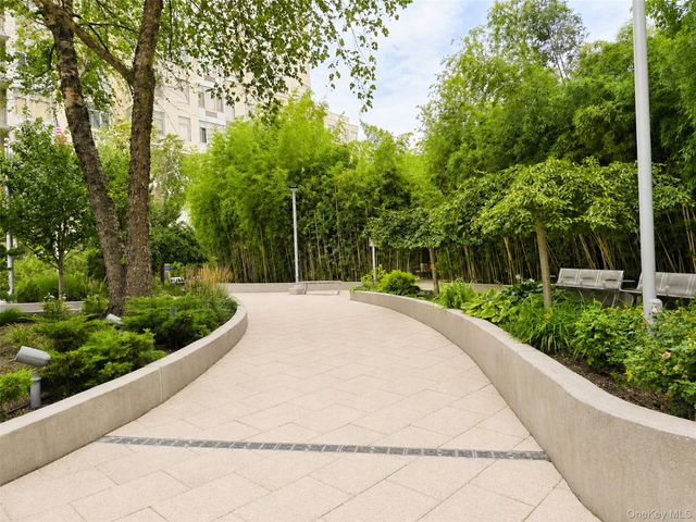 4022 College Point Boulevard 9P, Flushing, NY 11354