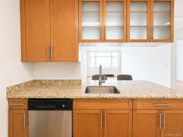 4022 College Point Boulevard 9P, Flushing, NY 11354