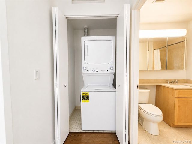 4022 College Point Boulevard 9P, Flushing, NY 11354