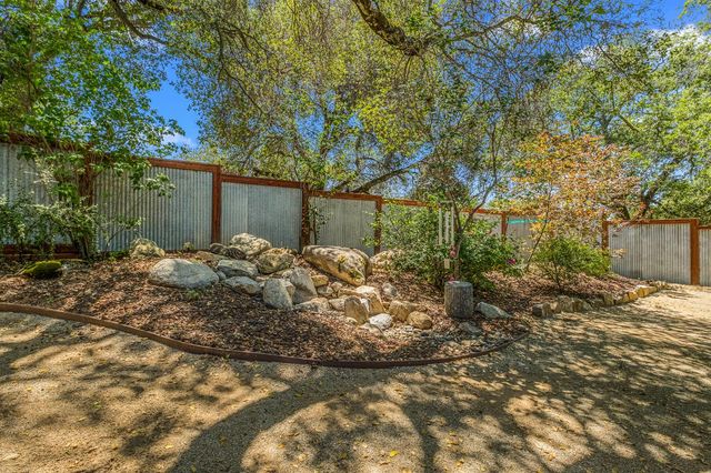 7401 Fairplay Rd, Somerset, CA 95684