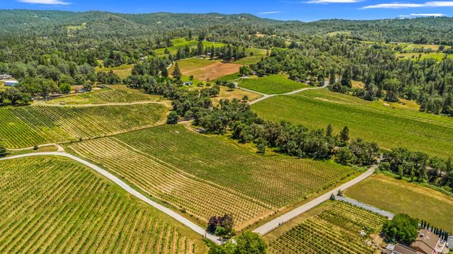 7401 Fairplay Rd, Somerset, CA 95684