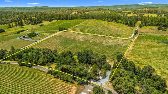 7401 Fairplay Rd, Somerset, CA 95684