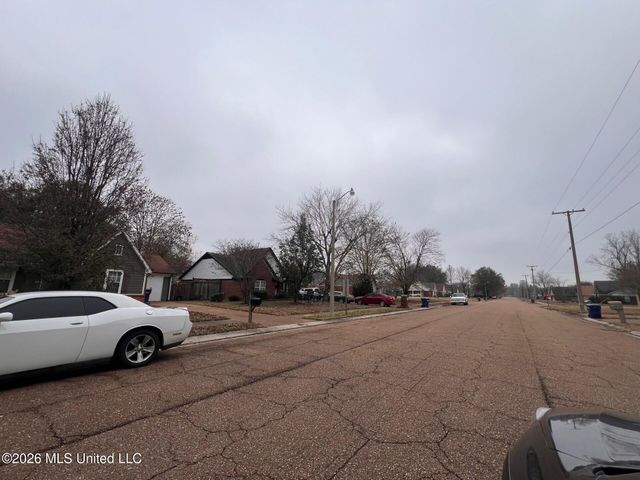 5635 Kentwood Drive, Horn Lake, MS 38637