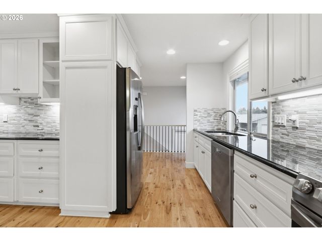 10445 Sw HIGHLAND Dr, Tigard, OR 97224