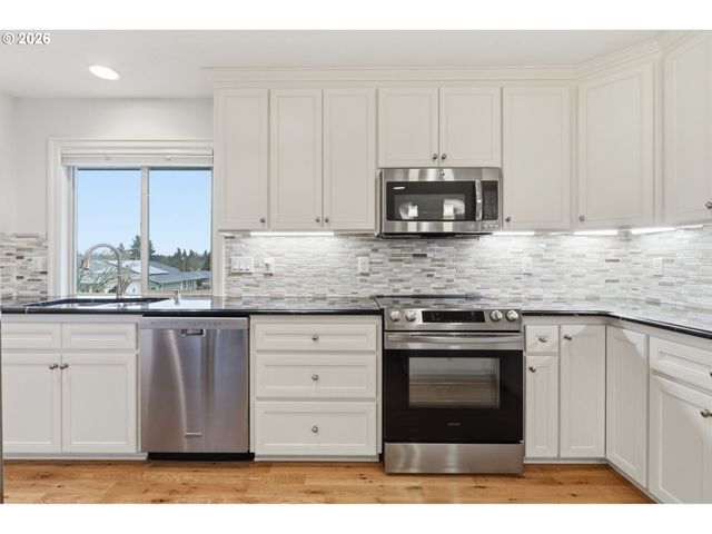 10445 Sw HIGHLAND Dr, Tigard, OR 97224