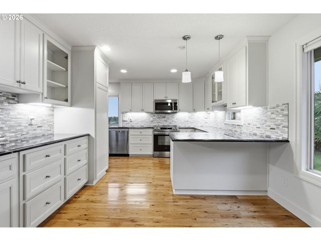 10445 Sw HIGHLAND Dr, Tigard, OR 97224