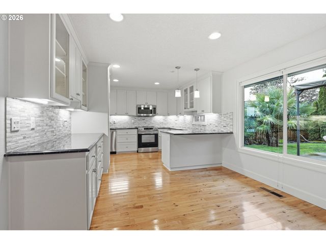 10445 Sw HIGHLAND Dr, Tigard, OR 97224