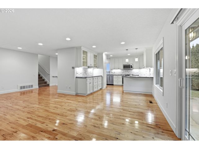 10445 Sw HIGHLAND Dr, Tigard, OR 97224