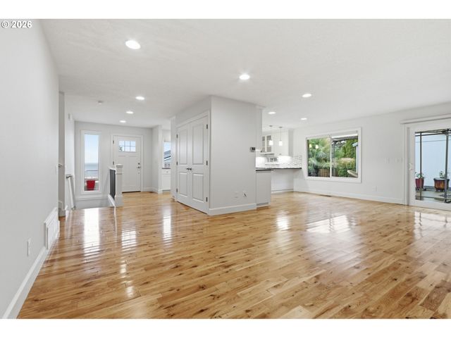 10445 Sw HIGHLAND Dr, Tigard, OR 97224