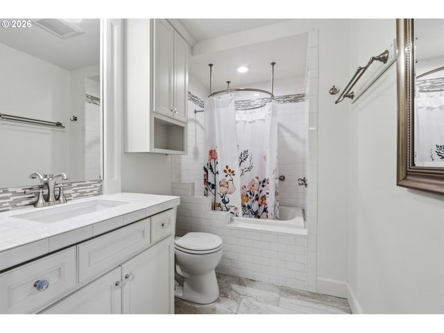 10445 Sw HIGHLAND Dr, Tigard, OR 97224