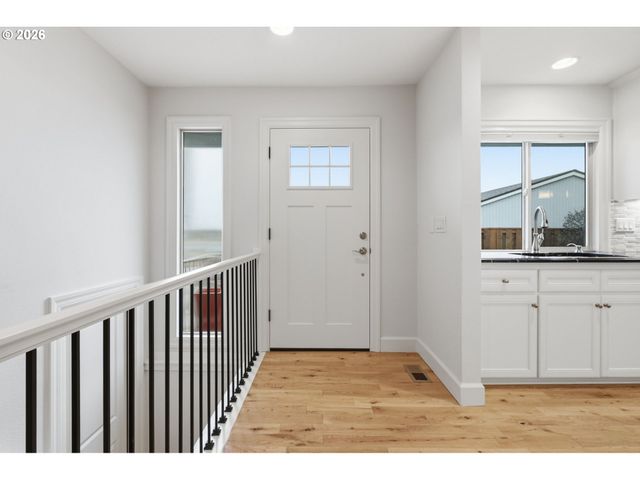 10445 Sw HIGHLAND Dr, Tigard, OR 97224