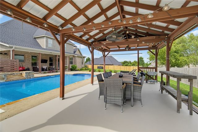 1291 Edinburgh Loop, Elm Springs, AR 72762