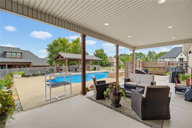 1291 Edinburgh Loop, Elm Springs, AR 72762