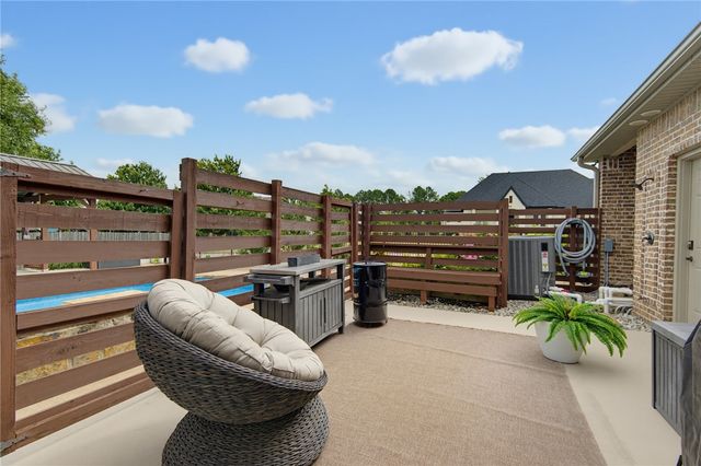 1291 Edinburgh Loop, Elm Springs, AR 72762