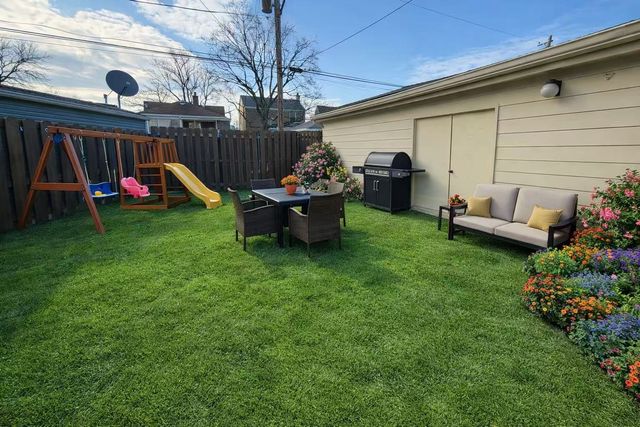 1740 N 74th Avenue, Elmwood Park, IL 60707