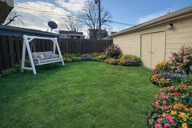 1740 N 74th Avenue, Elmwood Park, IL 60707