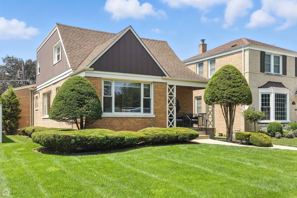 1740 N 74th Avenue, Elmwood Park, IL 60707