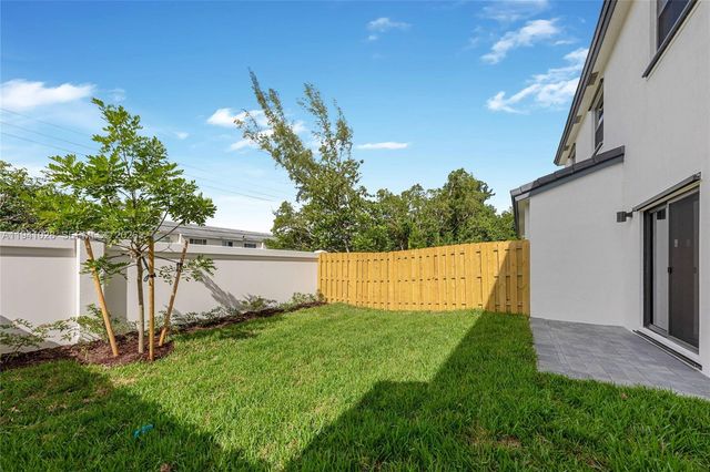 4909 Oakmont Dr, Dania Beach, FL 33312