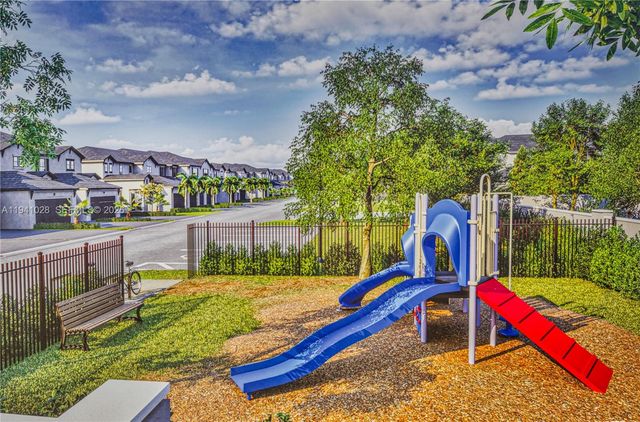 4909 Oakmont Dr, Dania Beach, FL 33312