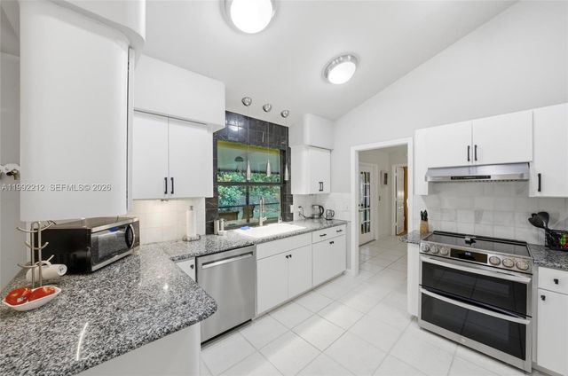 18546 Lake Bend Dr, Jupiter, FL 33458