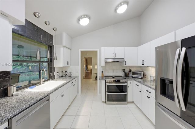 18546 Lake Bend Dr, Jupiter, FL 33458