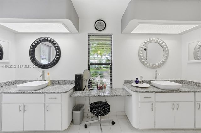 18546 Lake Bend Dr, Jupiter, FL 33458