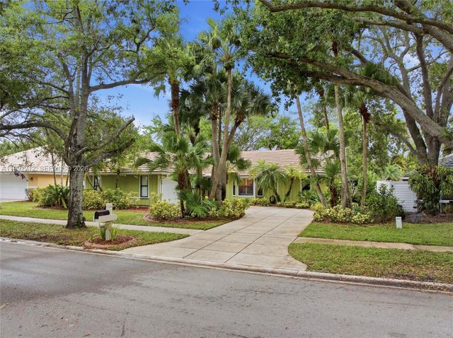 18546 Lake Bend Dr, Jupiter, FL 33458