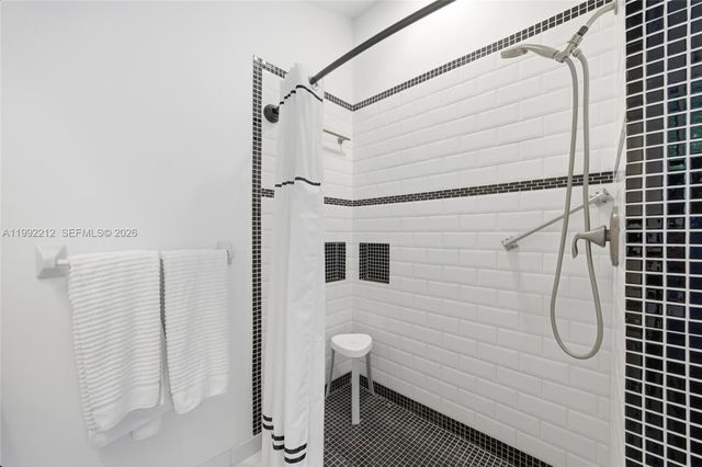 18546 Lake Bend Dr, Jupiter, FL 33458