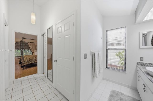 18546 Lake Bend Dr, Jupiter, FL 33458