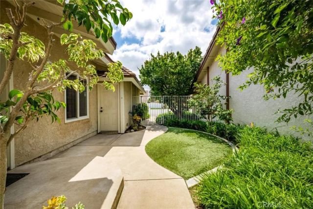9 Badger Pass, Irvine, CA 92604