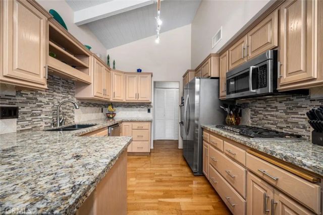 9 Badger Pass, Irvine, CA 92604