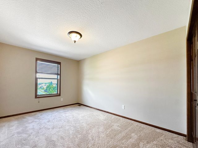 9496 Declaration Drive, Chanhassen, MN 55317