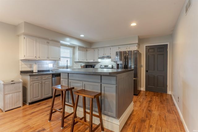 5100 Jeffries Lane, Newburgh, IN 47630