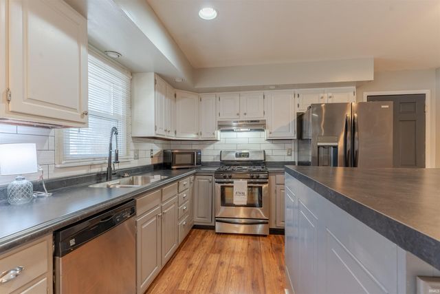 5100 Jeffries Lane, Newburgh, IN 47630