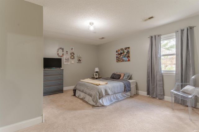 5100 Jeffries Lane, Newburgh, IN 47630