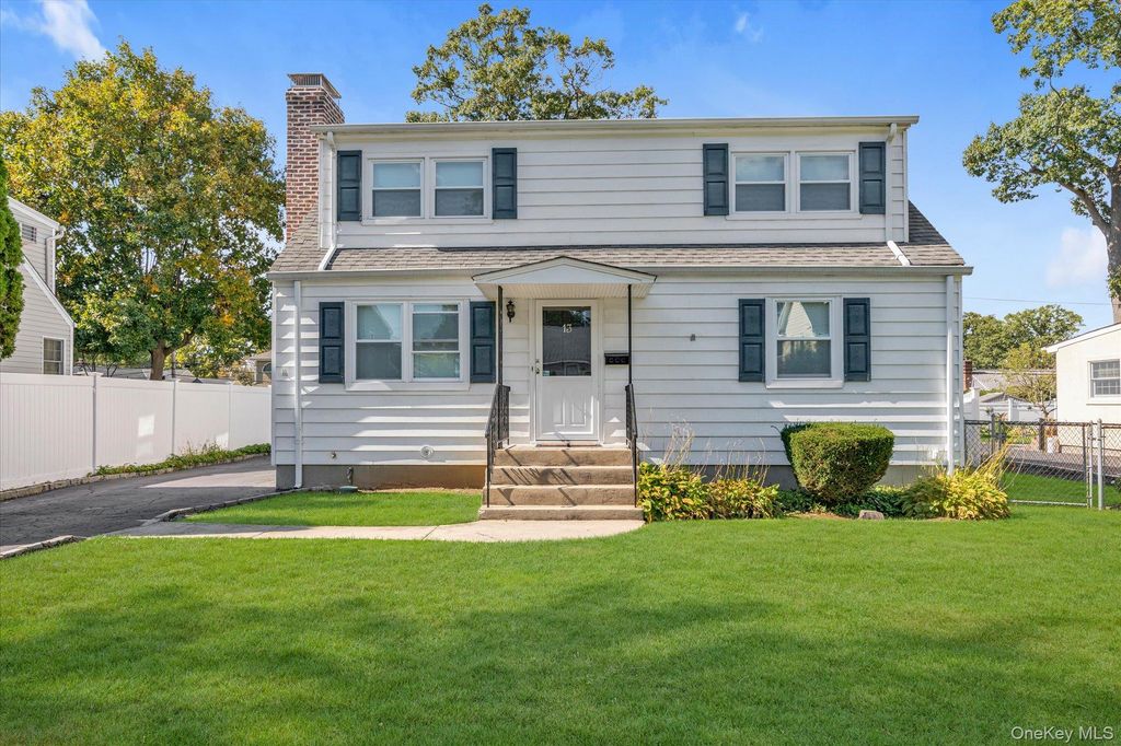 13 Inwood Road, Glen Cove, NY 11542 — exterior